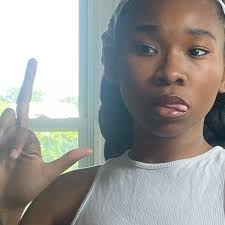 SZAが新しい「セサミストリート」のエピソードに登場し、感謝の気持ちについての歌を歌う。