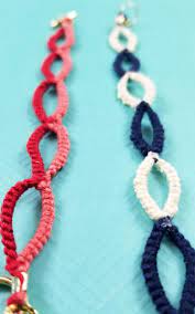 The Deceptively Cool And Insanely Easy Friendship Bracelet Pattern