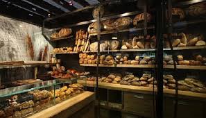 Berikut contoh gambar model partisi pembatas ruangan minimalis terbaru yang bisa anda jadikan inspirasi untuk rumah minimalis anda. Desain Interior Toko Kue Roti Alindra Arsitek