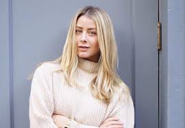 From middle english lo, loo, from old english lā (exclamation of surprise, grief, or joy). What Happened To Lo Bosworth From The Hills Why She S Not On The Reboot