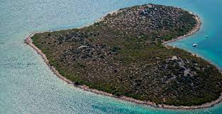 There is no public transport to galesnjak. Croatia Feeds Zu Dieser Insel Fahrt Nur Das Boot Der Liebe