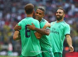 وتأهل أصحاب المراكز الأربعة الأولى (أتلتيكو مدريد وريال مدريد وبرشلونة وإشبيلية) على سلم الترتيب إلى بطولة دوري أبطال أوروبا الموسم المقبل، فيما تأهل أصحاب المركزين الخامس والسادس، ريال سوسيداد وريال بيتس، إلى مسابقة الدوري الأوروبي. Ø¨Ø§Ù„ØµÙˆØ± Ø±ÙŠØ§Ù„ Ù…Ø¯Ø±ÙŠØ¯ ÙŠØ³ØªØ¹ÙŠØ¯ ØªÙˆØ§Ø²Ù†Ù‡ Ø¨Ø®Ù…Ø§Ø³ÙŠØ© Ø¶Ø¯ ÙÙ†Ø±Ø¨Ø®Ø´Ø©