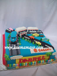 Kue ulang tahun kukus yang sederhana dan cantik. Amtrak Train Darrel Mamayo