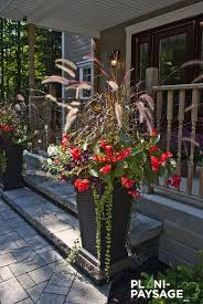 Realisations D Amenagements Paysagers En Facade Flower Pots Outdoor Porch Flowers Patio Flower Pots