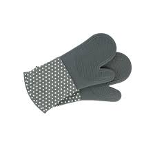 Working in a hot oven, rotate and remove a cookie sheet filled with cookies. Symple Stuff Aledo Oven Gloves Reviews Wayfair Co Uk