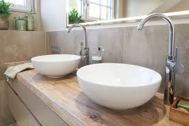 Großer waschtisch viel stauraum :. Badezimmer Mit Grosser Dusche Und Sitzbank Campagne Salle De Bain Stuttgart Par Rund Ums Haus