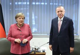 Die haltung zu china ist weniger hart. Mre95srg7abtsm