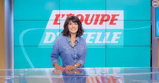 Regarder l'équipe 21 en direct sur internet depuis votre pc, tablette ou mobile. L Equipe Estelle Denis Debarque Avec Sa Quotidienne A 17h45 Puremedias