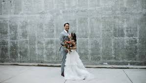What size photo should i get my family wedding. How To Pose A Couple With A Major Size Difference La Petite Photo Wedding Family Photography