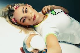 Lo Lauren Premieres New Song “Wonder”