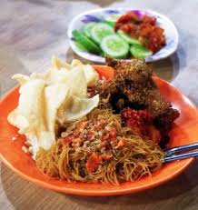 Kuah kaldu yang meresap sampai ke lemak sumsumnya membuat rasanya. Kuliner Malam Jakarta Nasi Uduk Ibu Sum Makanan Nasi Mangga