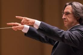 ''a quale opera somiglia il periodo che stiamo vivendo? Riccardo Muti Pasqua Surreale Vissuta Lontano Dalla Mia Molfetta