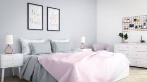 Those rose gold pillows and linen beautify the decor which is dominated by white. Glamorous Grey And Rose Gold Bedroom Roomdsign Com