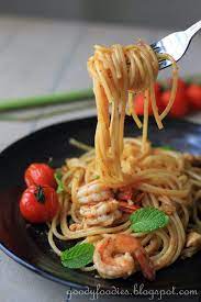 Pin By Baby Sumo On Asian Recipes Foods Pasta With King Prawns Tom Yum Pasta Recipe Recipes