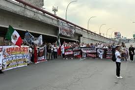Bloquean Lincoln por alza salarial