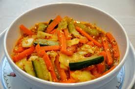 Resep acar ini adalah acar timun wortel kuning matang karena proses sebelum mentimun, wortel dan bahan lainnya harus direbus terlebih dahulu sampai setengah masak, barulah bisa dibuat acar berbeda dengan proses pembuatan acar timun mentah. 8 Jenis Acar Lezat Segar Dari Berbagai Negara Yang Harus Anda Coba