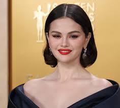 Pielęgnujący róż do policzków Your Kaya, który daje efekt „sunset blush”,  czyli zachodzącego słońca na skórze