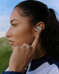 Podcaster, radio personality, and food enthusiast @nikkiblades takes her  @Technics_global AZ100 Earbuds to the golf course, staying locked in with  her favorite R&B and old-school hits. Designed for top-tier sound, these  award-winning