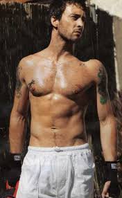 Alex o'loughlin conceals his tattoos. Alex O Loughlin German Fanclub