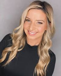 Karen Pickles's Instagram, Twitter & Facebook