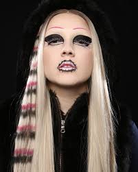 Artist Abigail Farmer ( @mahilanidesigns ) transforms Model Natomah Robbins  ( @natomah.creates ) into a siren inspired creature in Special Effects!  #CinemaMakeupSchool #CMS #specialeffects #sfx #sfxmakeup #siren #mermaid  #effectsmakeup #makeupschool ...