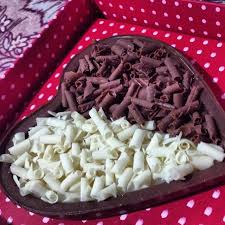 Caixa Para Coração Gourmet De Colher Barbara Cervantes On Instagram Chocolate Em Formato De Meio Branco Meio Preto Temos Pronta Ovo De Pascoa Ovos De Pascoa Trufado Ovo De Pascoa Recheado