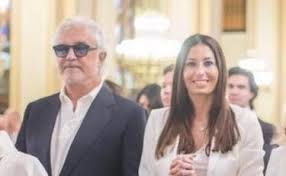 Poi sexy erede di eva herzigova nei panni di ragazza wonderbra. Elisabetta Gregoraci Il Giallo Del Contratto Con Briatore E Quella Cena Tattica Con Pierpaolo Il Tempo