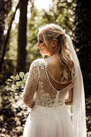 Eine Sommernachtstraum Vintage Hochzeit Hochzeitsblog The Little Wedding Corner Brautfrisur Hochzeit Frisuren Schleier Brautfrisuren Vintage