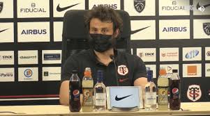Formé au club, il gravit tous les échelons avant de s'imposer comme l'un des hommes. Maxime Medard Tres Emu Apres La Blessure De Yoann Huget C Est Terrible