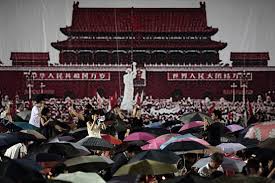你上次不是说你不会忘记天安门而且必定找回民主主义吗。 nǐ zhè shì shénmé yìsi？nǐ shàngcì bù shì shuō nǐ bú huì wàngjì tiān'ānmén érqié bìdìng zhǎohuí mínzhǔzhǔyì ma. å¤©å®‰é–€äº‹ä»¶ å¹•å¾Œé»'æ‰‹ é™³å­æ˜Žé€ä¸– è¯çˆ¾è¡—æ—¥å ±