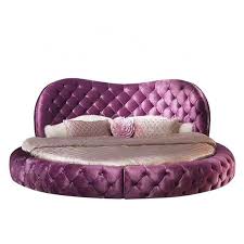 Eine stabile konstruktion aus langlebigem mdf holz verleiht dem ehebett viel. Runde Chesterfield Design Bett Schlafzimmer Textil Leder Polster Lila Rund Luxus Www Jvmoebel De La Design Chesterfield Mobel Ledersofa Sofa