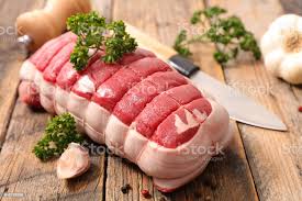 Photo Libre De Droit De Roti De Bœuf Cru Banque D Images Et Plus D Images Libres De Droit De Ail Legume A Bulbe Istock