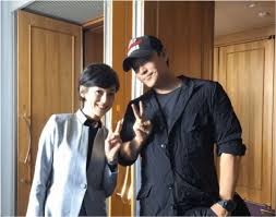 石橋貴明さんは、 1998年11月に鈴木保奈美さんと交際わずか3ヶ月でご結婚 しています。 実はあまり知られていませんが、 石橋貴明さんにも鈴木保奈美さんにも、両者ともに 離婚歴があるんですよね。 石橋貴明と鈴木保奈美の現在の夫婦仲 H9o4tltvvxpnqm