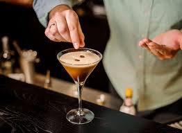 Strain into a martini or cocktail glass. Wwtiz7ixnsammm