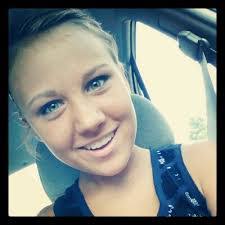 Lindsey Askew's Instagram, Twitter & Facebook