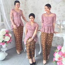 Ootd couple ootd kondangan ootd kondangan couple ootd pasangan ootd selebgram ootd ootd kondangan bareng pasangan. 18 Inspirasi Kebaya Seragam Buat Dipakai Bareng Teman Agar Makin Kompak Dan Sayang Kan