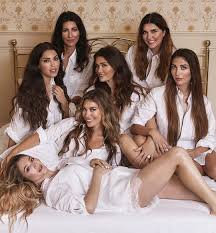 Rebecca cabau van kasbergen is één van die zussen en niet iemand die wij mogen overslaan. Yolanthe Deelt Foto Op Instagram Met Haar 6 Knappe Zussen Man Man