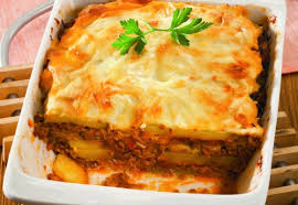 2kg.cartofi 300g.carne de vita tocata 200g.carne de porc tocata 8 cepe mici ori 4 medii. Musaca La Cuptor Un Deliciu Lacuptor Com