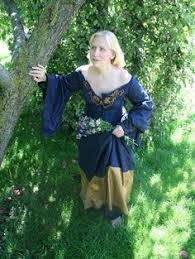 Here elaine showalter discusses ophelia's madness as a particularly female malady, showing how from shakespeare's day to our own ophelia has been used both to reflect and to challenge evolving ideas about female psychology and sexuality. 14 Ophelia Costume Ideas Medieval Dress Medieval Costume Ophelia
