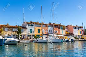 7677 route des plages road 93, 83350, ramatuelle. Ansicht Der Bunten Hauser Und Boote In Port Grimaud Wahrend Sommer Tag Port Grimaud Frankreich Lizenzfreie Fotos Bilder Und Stock Fotografie Image 49138553