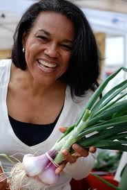 The Blue Grass Cook Book: Fox, Minnie C., Fox Jr., John, Tipton-Martin,  Toni: 9780813123813: Amazon.com: Books