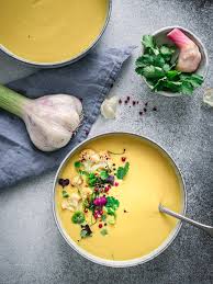 Ayurvedische Kokossuppe Mit Gerostetem Blumenkohl Und Kurkuma Rezept Kokossuppe Ayurvedische Rezepte Rezepte