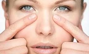 Kompres es batu juga sangat ampuh untuk mengatasi jerawat berukuran besar atau disebut jerawat batu. Cara Menghilangkan Jerawat Batu Di Hidung Secara Alami Sipayo Com