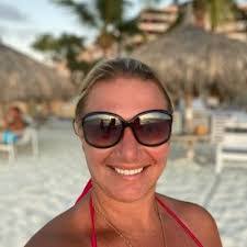 Stephanie Hamlett's Instagram, Twitter & Facebook