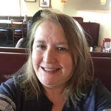 Julie Eade's Instagram, Twitter & Facebook