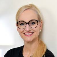 Sandra Stenger's Instagram, Twitter & Facebook