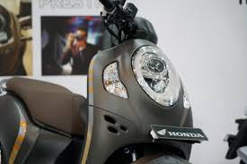 Hal ini terbukti dengan kesuksesan yang daraih oleh honda scoopy di scoopy memiliki tampilan yang cukup stylish dengan konsep yang unik. 10 Perbedaan All New Honda Scoopy Dengan Model Lama Kumparan Com