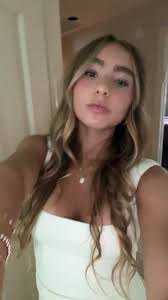 nellie (@nellie.brenner)