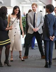 El príncipe harry y su hijo archie inspiraron el nuevo libro infantil de meghan markle. La Complicidad Del Principe Harry Y Meghan Markle Un Mes Antes De Su Boda Fashion Meghan Markle Style Prince Harry And Megan