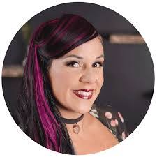 Melissa Squire's Instagram, Twitter & Facebook